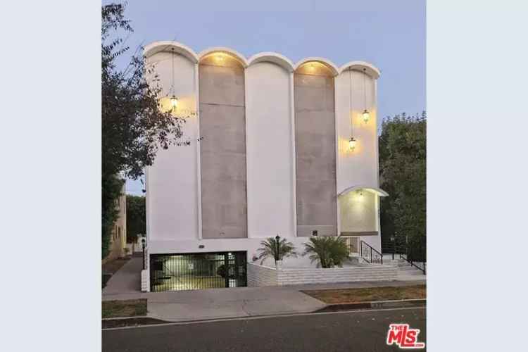 Multi-family house For Sale in Beverly Hills, California