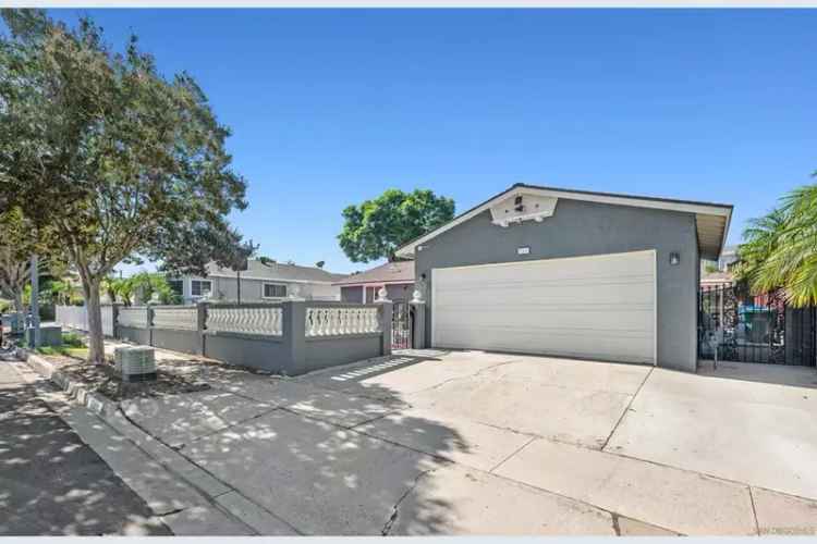 Single-family house For Sale in 240, Ledgewood Lane, San Diego, California