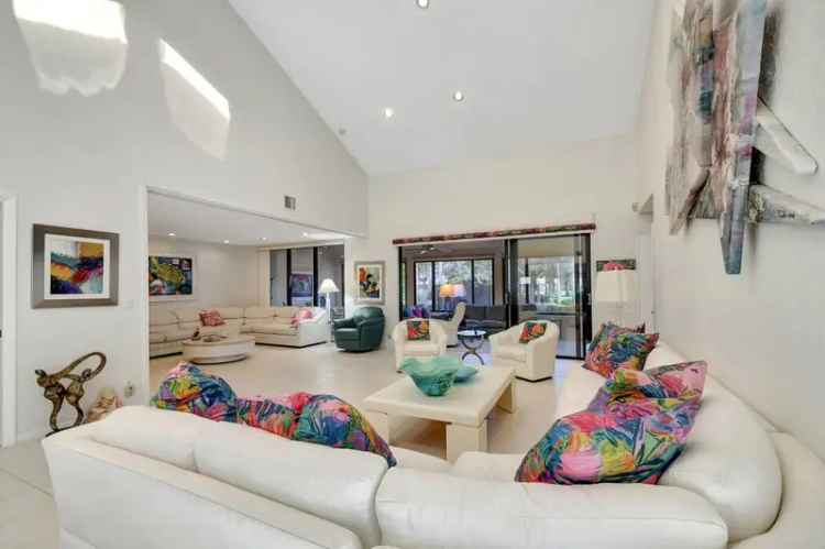 House For Sale in 12, Clubhouse Lane, Boynton Beach, Florida