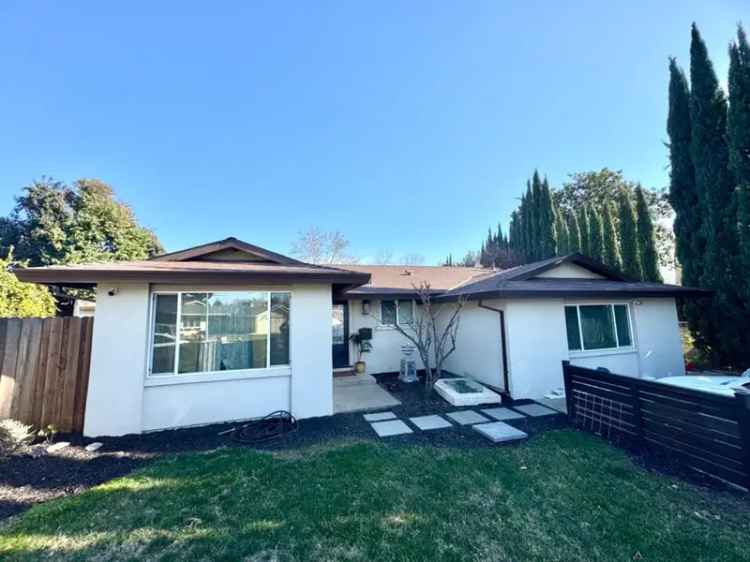 Single-family house For Sale in 26, Ness Court, Sacramento, California