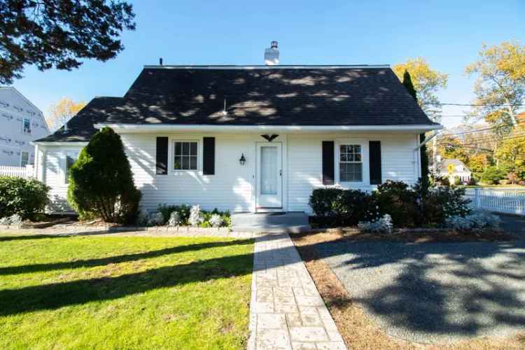 Single-family house For Sale in 10, Elizabeth Street, Branford, Connecticut