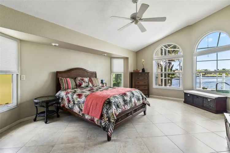 Single-family house For Sale in 274, Colony Point Drive, Punta Gorda, Florida