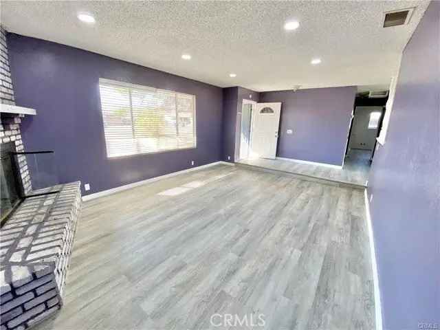 Single-family house For Sale in 15080, Ramona Avenue, Apple Valley, California