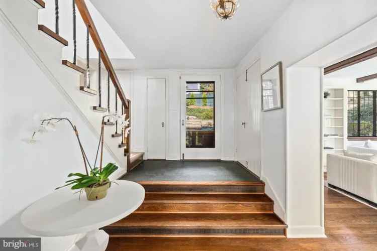 Single-family house For Sale in 3115, Chain Bridge Road Northwest, Washington, District of Columbia