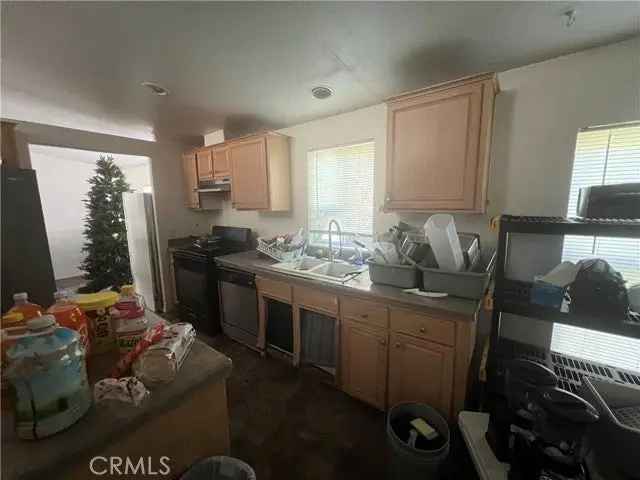 Single-family house For Sale in 31076, Terand Avenue, Homeland, California