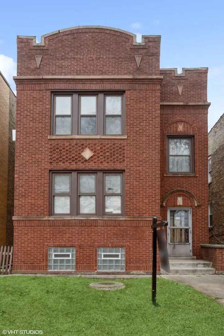 Multi-family house For Sale in 2723, North Kilpatrick Avenue, Chicago, Illinois