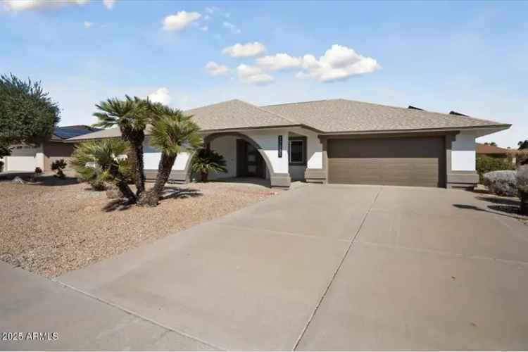 Single-family house For Sale in 17831, North 130th Avenue, Sun City West, Arizona