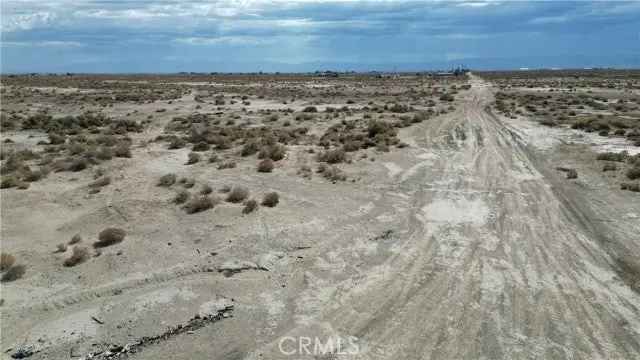 Land For Sale in Rosamond, California