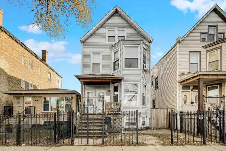 Multi-family house For Sale in 2723, North Hamlin Avenue, Chicago, Illinois