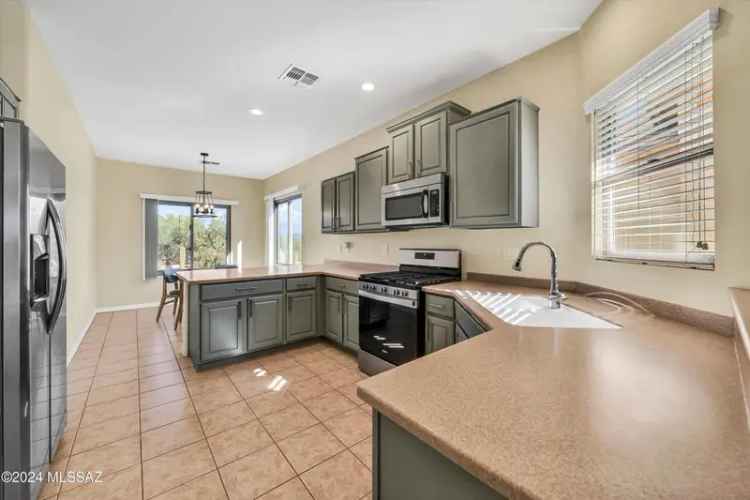 Single-family house For Sale in 383, West Calle Moncayo, Sahuarita, Arizona