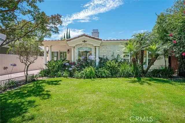 Single-family house For Sale in Long Beach, California