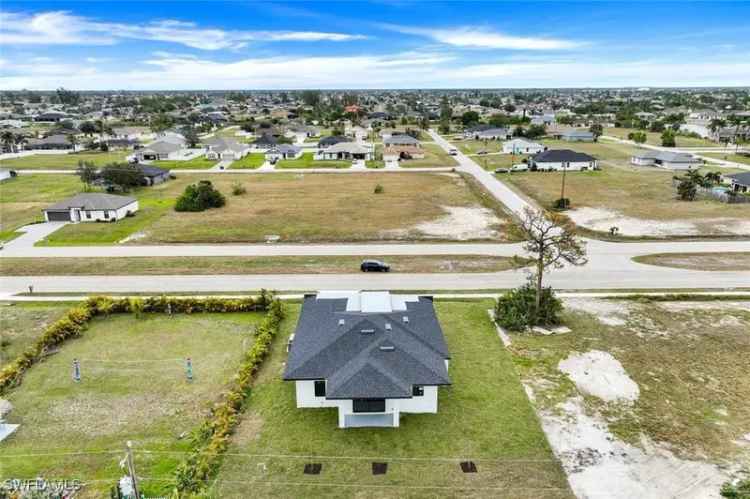 Single-family house For Sale in 2020, Tropicana Parkway West, Cape Coral, Florida