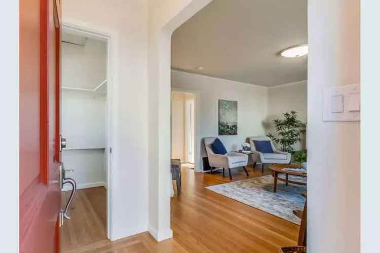 Single-family house For Sale in 1315, Carmelita Avenue, Burlingame, California