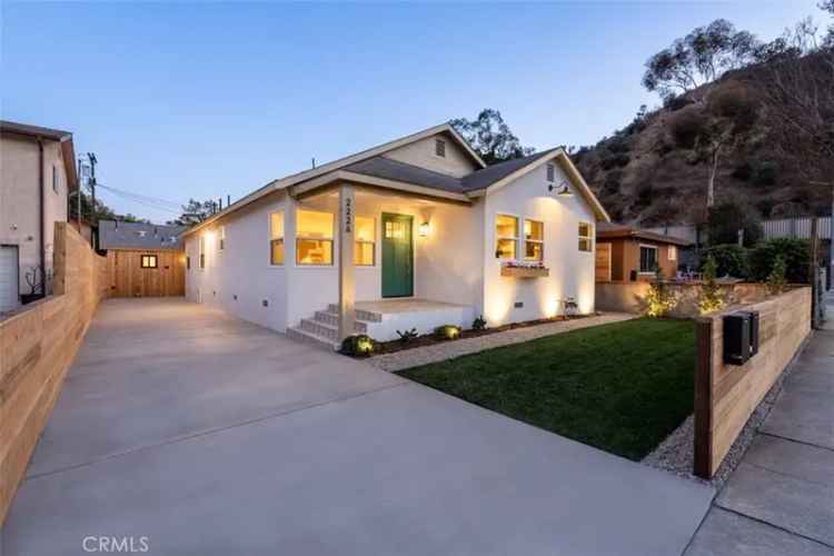 Single-family house For Sale in 2224, Riverdale Avenue, Los Angeles, California