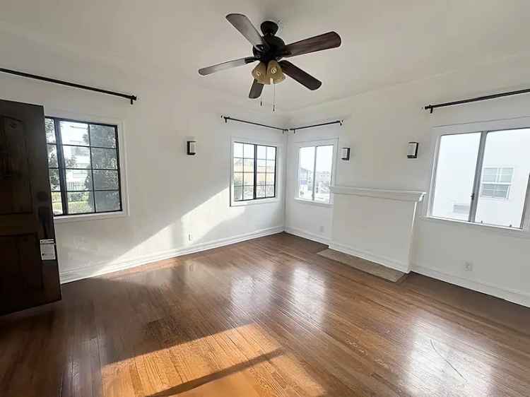 Mid-City 2BR, 1BA Apartment - Renovated