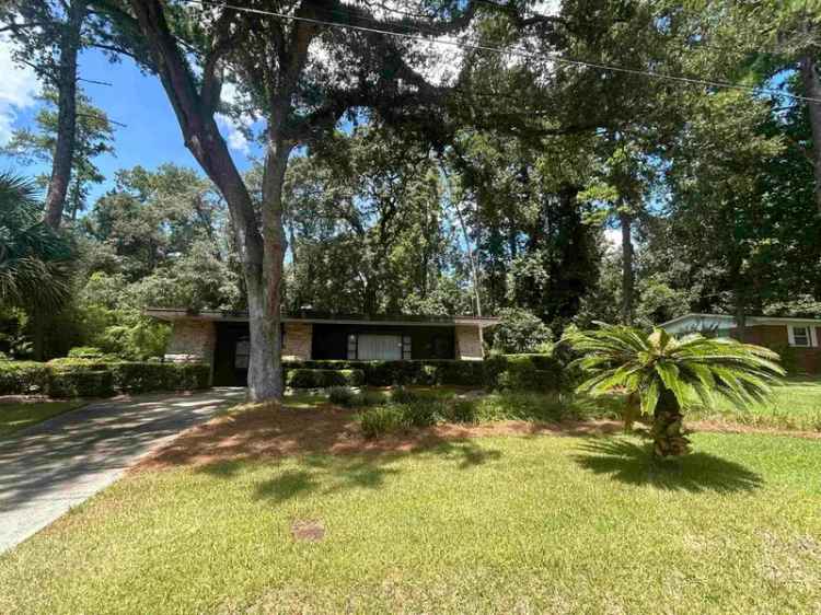 Single-family house For Sale in 1826, Sunset Lane, Tallahassee, Florida