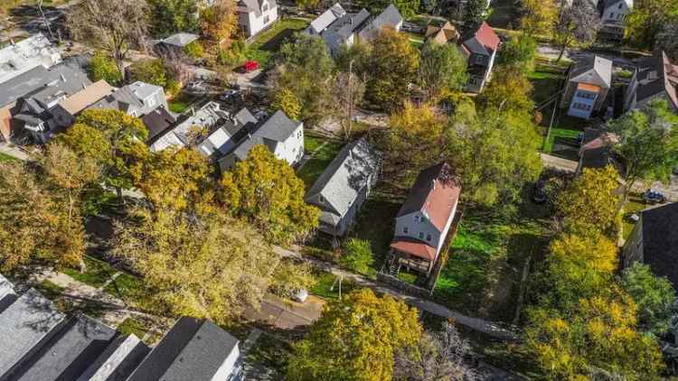 Single-family house For Sale in 8135, South Muskegon Avenue, Chicago, Illinois