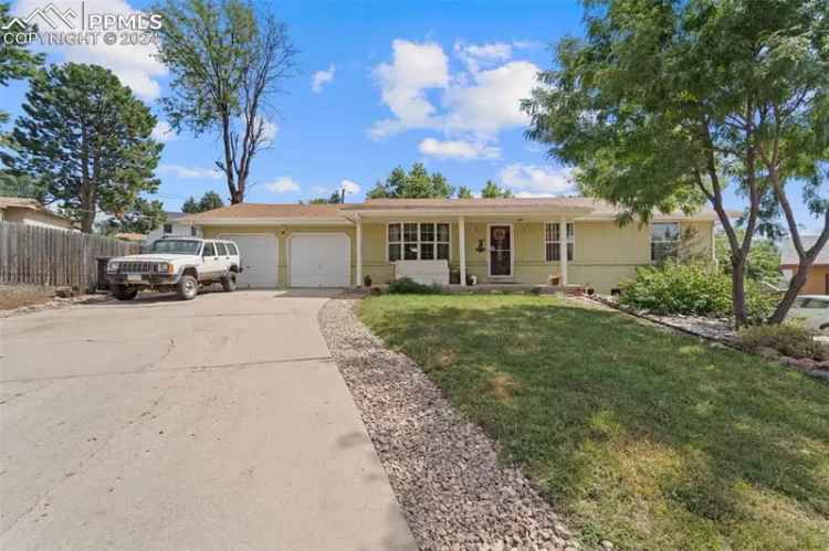 Single-family house For Sale in 615, Bridger Lane, Colorado Springs, Colorado