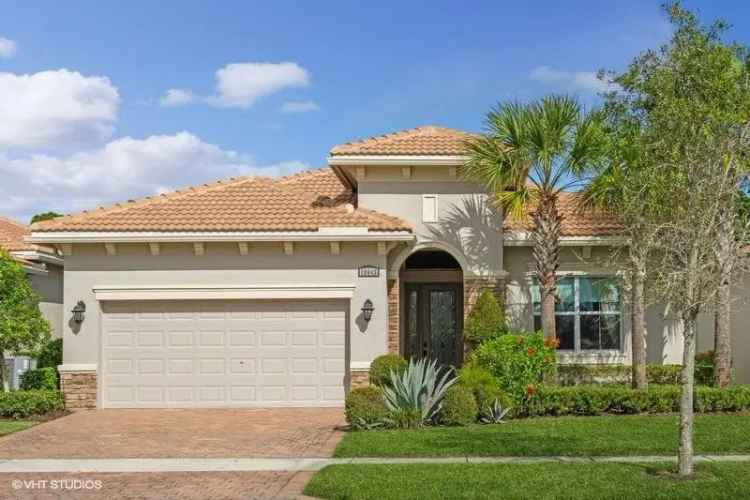 Single-family house For Sale in 10943, Southwest Visconti Way, Port Saint Lucie, Florida