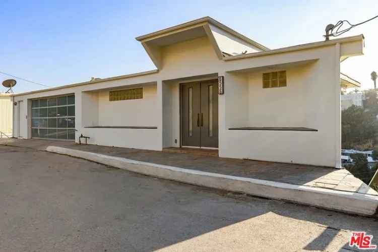 Single-family house For Sale in 8558, Hollywood Boulevard, Los Angeles, California