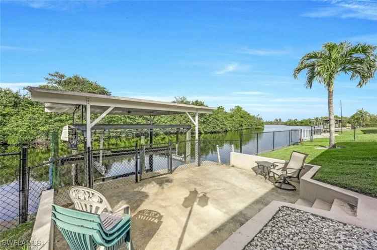 Single-family house For Sale in Fort Myers Shores, Florida