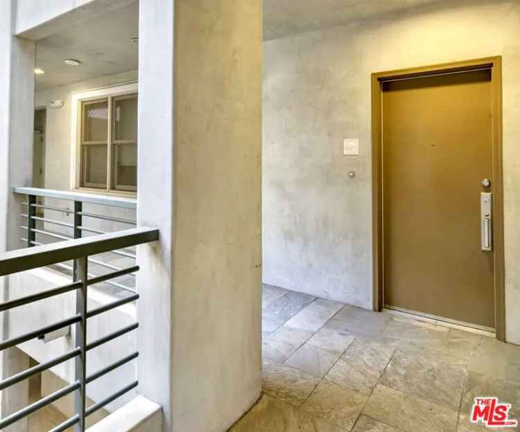 Condo For Sale in 357, North Hayworth Avenue, Los Angeles, California