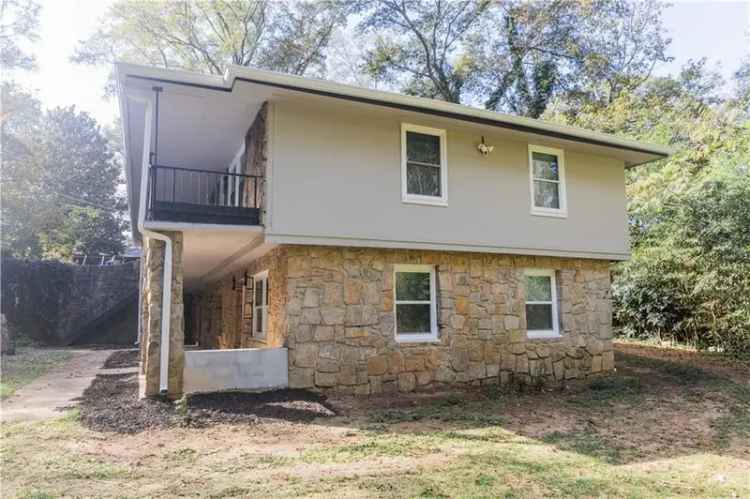 Multi-family house For Sale in 721, Ford Place, Scottdale, Georgia