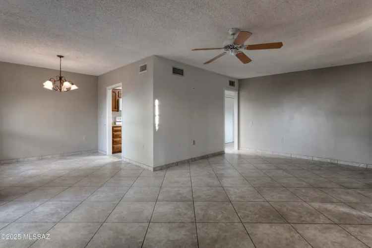 House For Sale in 754, West Calle del Ensalmo, Green Valley, Arizona