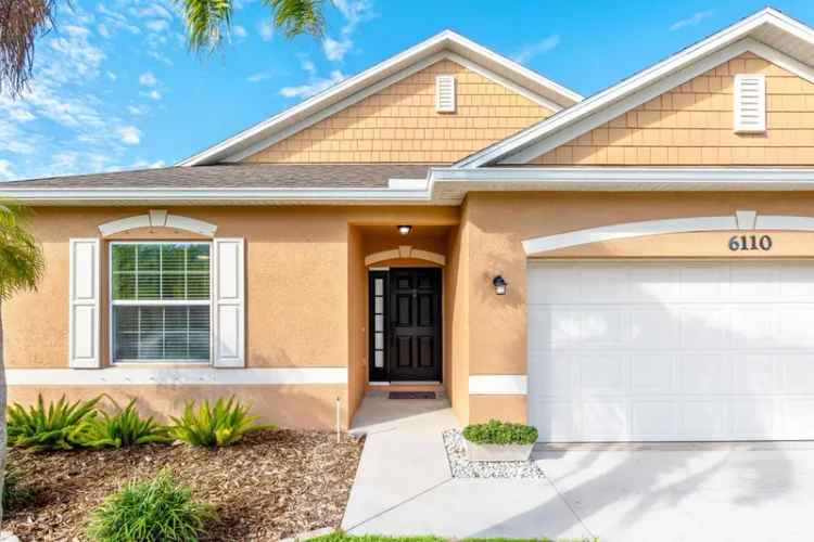 Single-family house For Sale in 6110, Northwest Wild Cotton Way, Port Saint Lucie, Florida