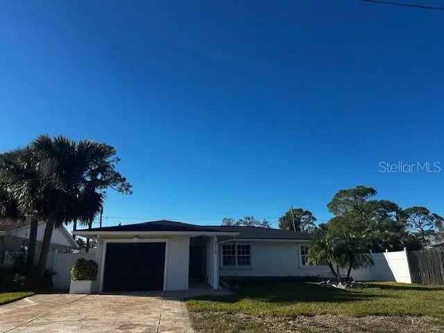 Single-family house For Sale in 4518, Helena Street Northeast, Saint Petersburg, Florida