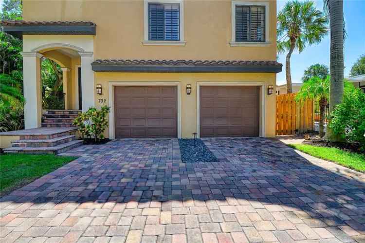 Single-family house For Sale in 702, Treasure Boat Way, Siesta Key, Florida