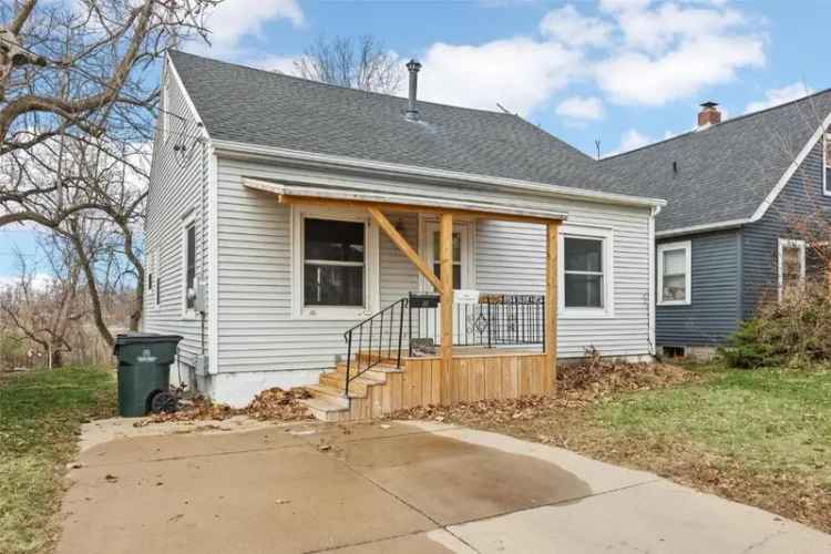 Single-family house For Sale in 1123, 12th Street Northeast, Cedar Rapids, Iowa