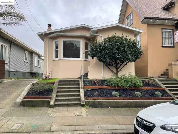 Single-family house For Sale in 1707, MacArthur Boulevard, Oakland, California