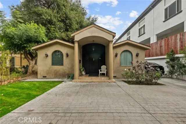 Single-family house For Sale in 4216, Greenbush Avenue, Los Angeles, California