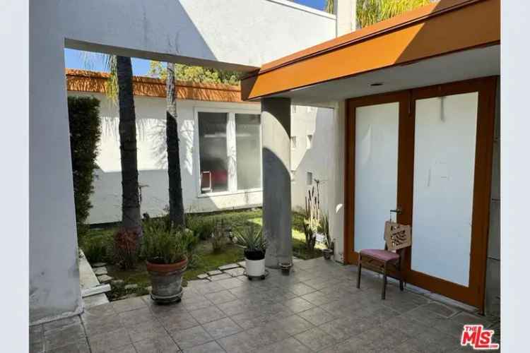 Single-family house For Sale in 4167, Alonzo Avenue, Los Angeles, California