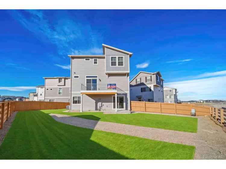 Single-family house For Sale in Commerce City, Colorado