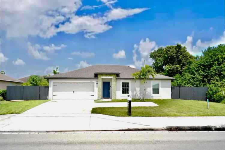 Single-family house For Sale in 1021, Southwest Becker Road, Port Saint Lucie, Florida