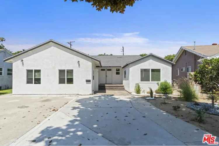 Single-family house For Sale in Long Beach, California