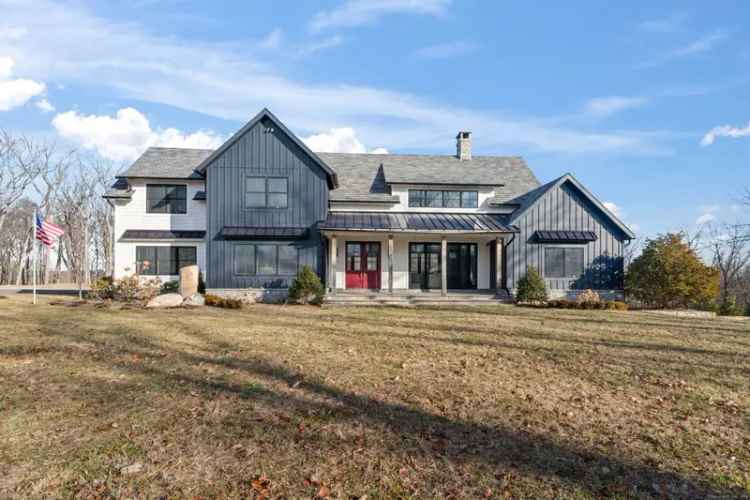 Single-family house For Sale in 22, Serene Way, Newtown, Connecticut