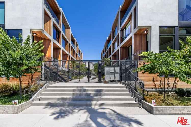 Condo For Sale in 610, South Van Ness Avenue, Los Angeles, California