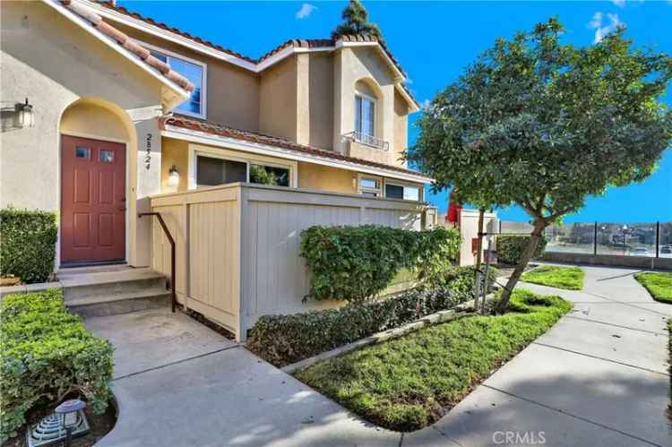 Condo For Sale in 28524, Sorano Cove, Lake Forest, California