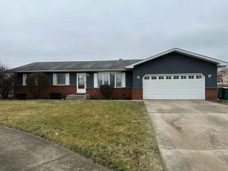 Single-family house For Sale in 1287, West 75th Place, Merrillville, Indiana