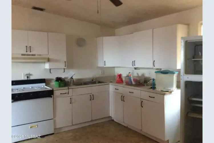 Single-family house For Sale in Mammoth, Arizona