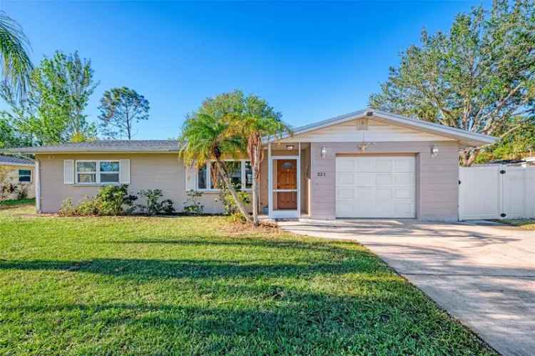 Single-family house For Sale in 221, Algiers Drive, Plantation, Florida