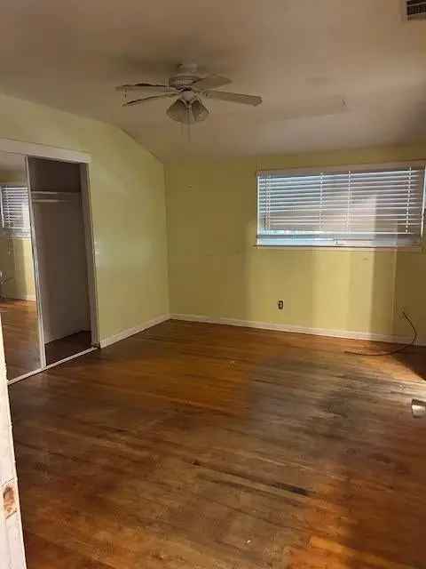 Single-family house For Sale in 7682, Detroit Boulevard, Sacramento, California