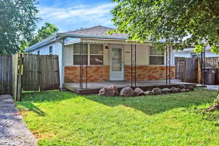 Single-family house For Sale in 3863, Asbury Street, Indianapolis, Indiana