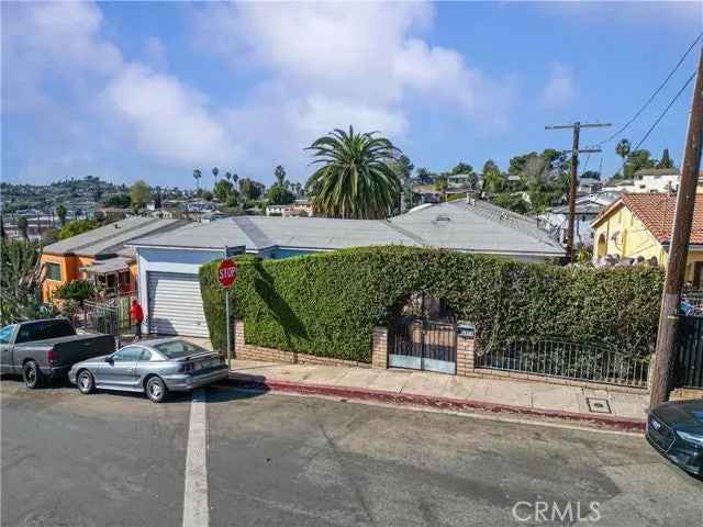 Single-family house For Sale in 1871, Heidleman Road, Los Angeles, California