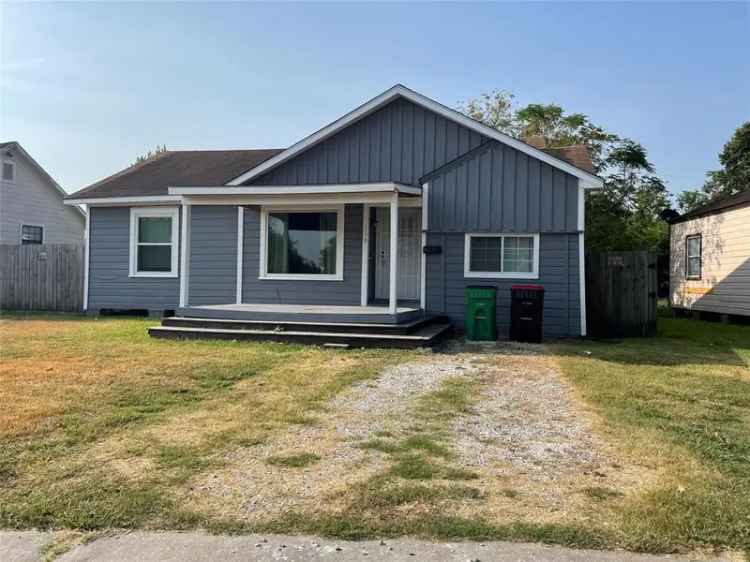 Single-family house For Sale in 119, East Cleveland Street, Baytown, Texas