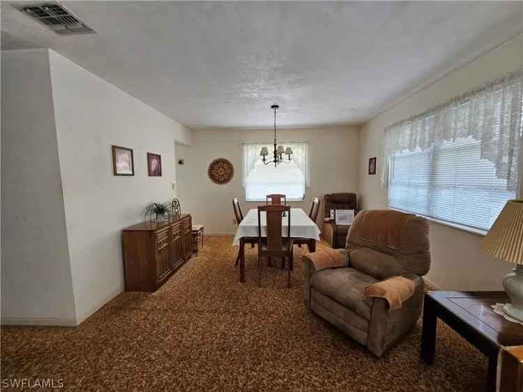 Single-family house For Sale in Lehigh Acres, Florida