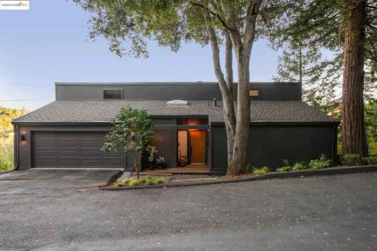 Single-family house For Sale in 73, Barbara Road, Orinda, California